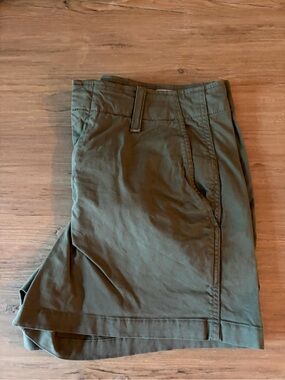 GAP Khaki Shorts in Green